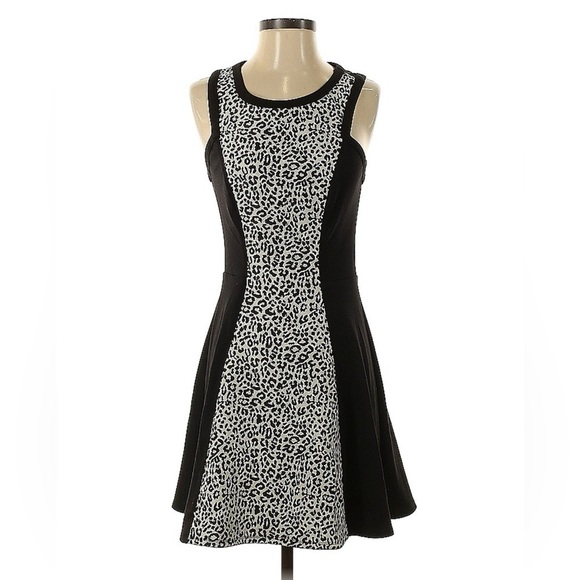 2/$30 Robbi and Nikki Casual A line dress- black and white color block print - Picture 1 of 14